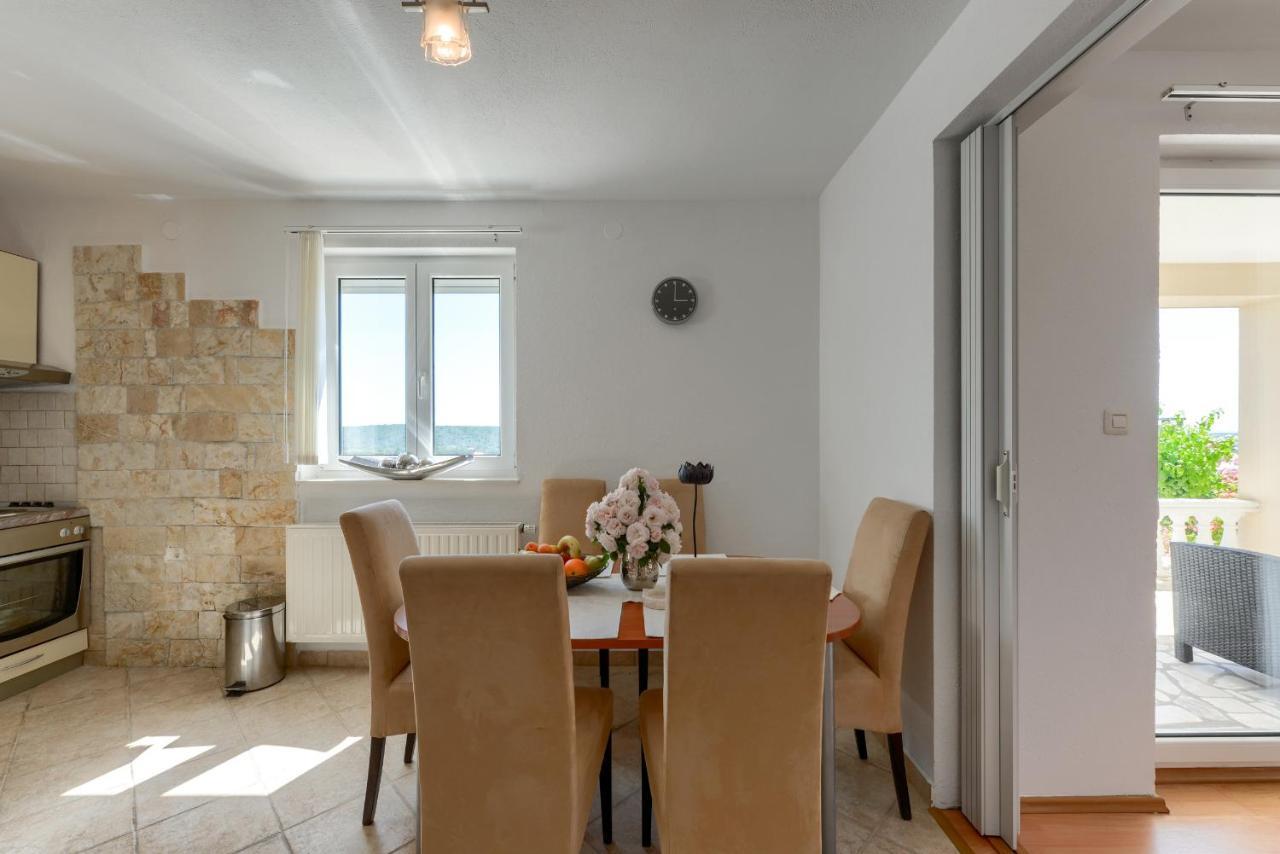 Apartamento Haus Lilli Mit Pool Ražanac Exterior foto
