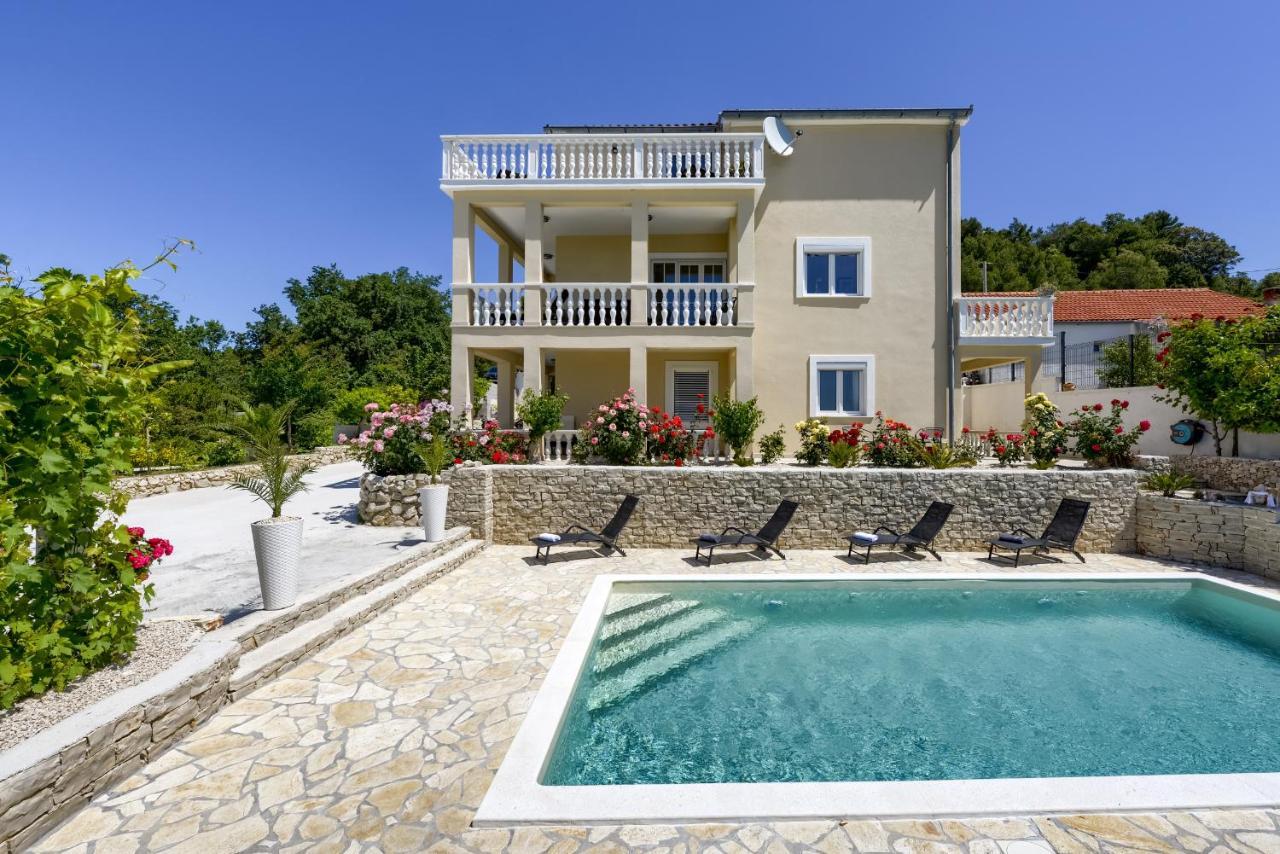 Apartamento Haus Lilli Mit Pool Ražanac Exterior foto