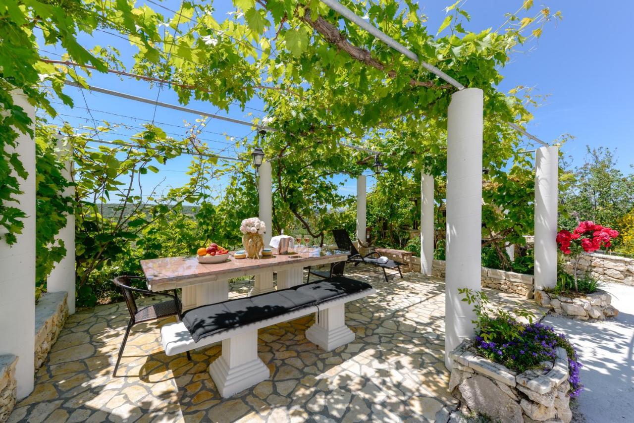 Apartamento Haus Lilli Mit Pool Ražanac Exterior foto