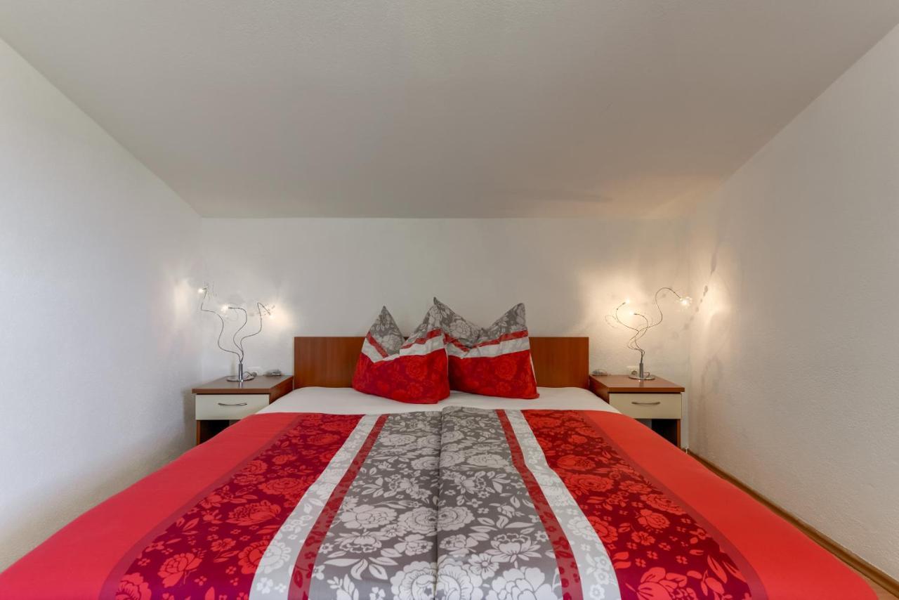 Apartamento Haus Lilli Mit Pool Ražanac Exterior foto