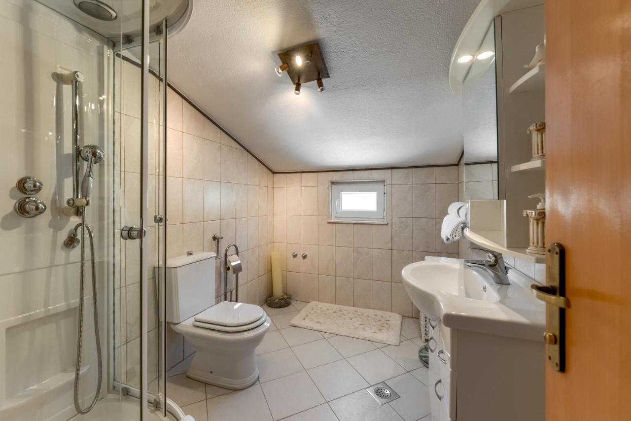 Apartamento Haus Lilli Mit Pool Ražanac Exterior foto