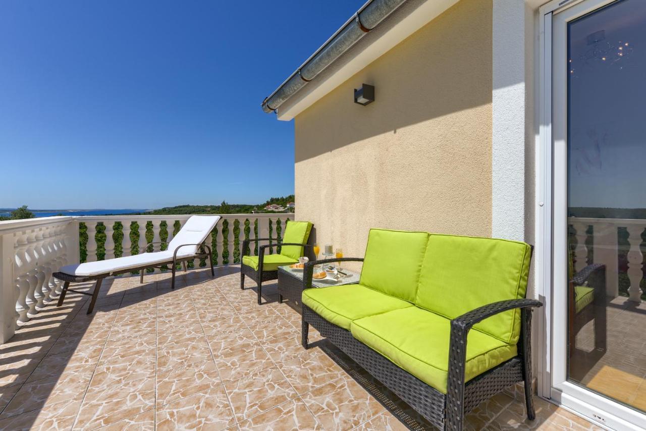 Apartamento Haus Lilli Mit Pool Ražanac Exterior foto
