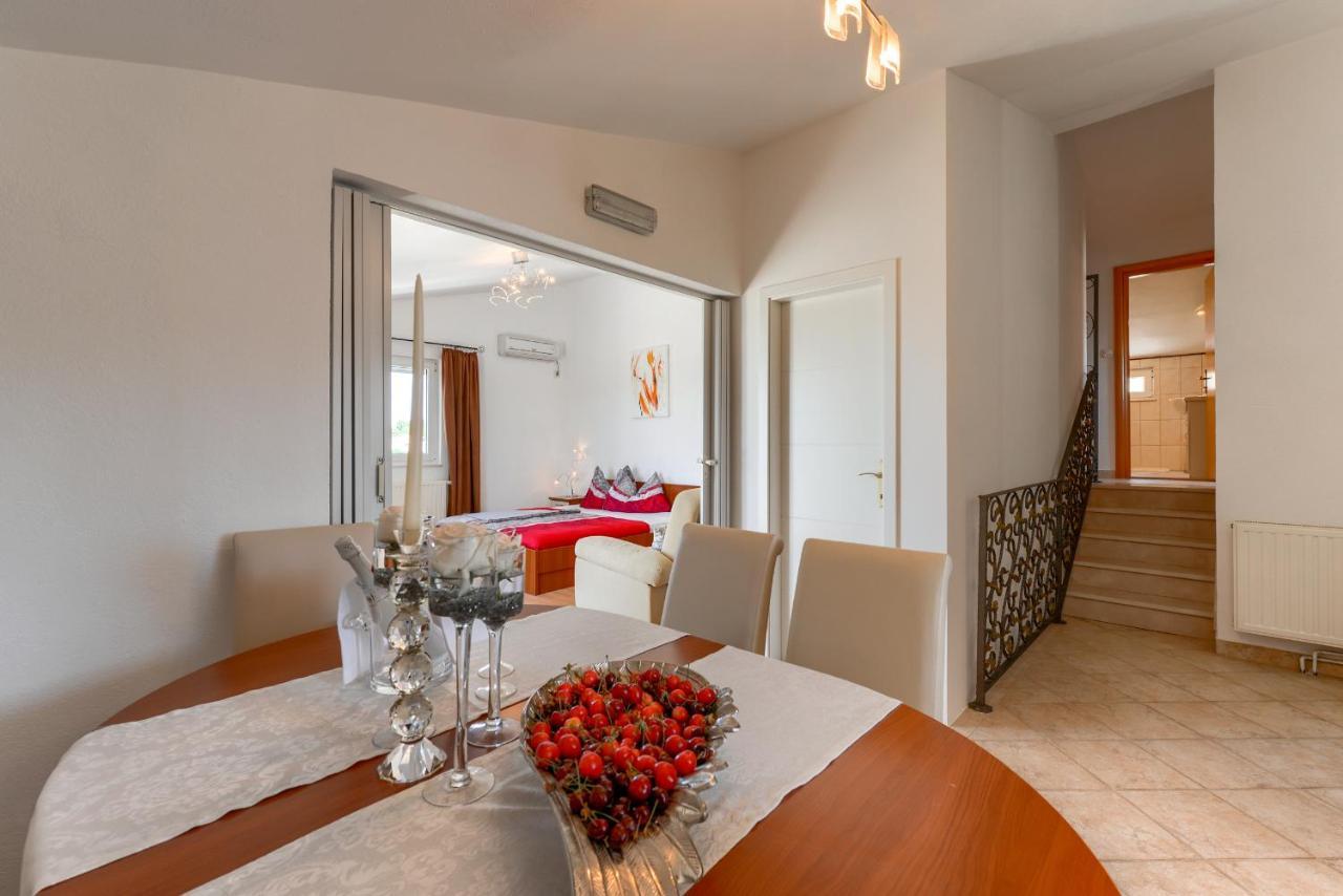 Apartamento Haus Lilli Mit Pool Ražanac Exterior foto