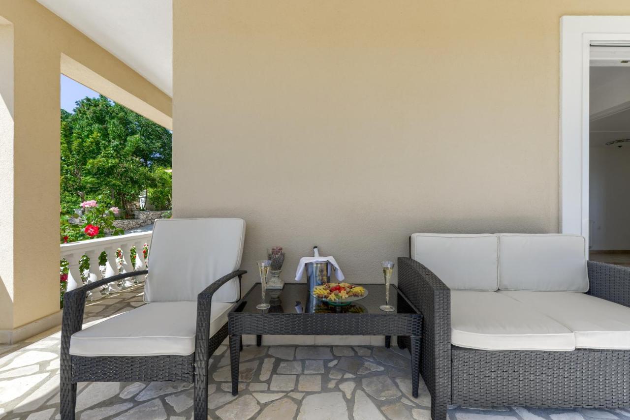 Apartamento Haus Lilli Mit Pool Ražanac Exterior foto