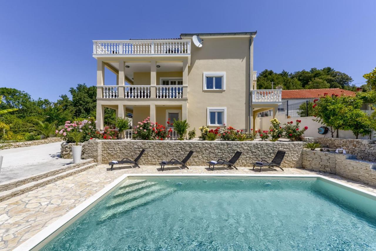 Apartamento Haus Lilli Mit Pool Ražanac Exterior foto