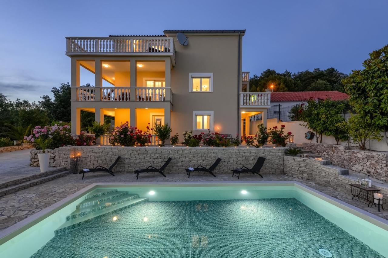 Apartamento Haus Lilli Mit Pool Ražanac Exterior foto