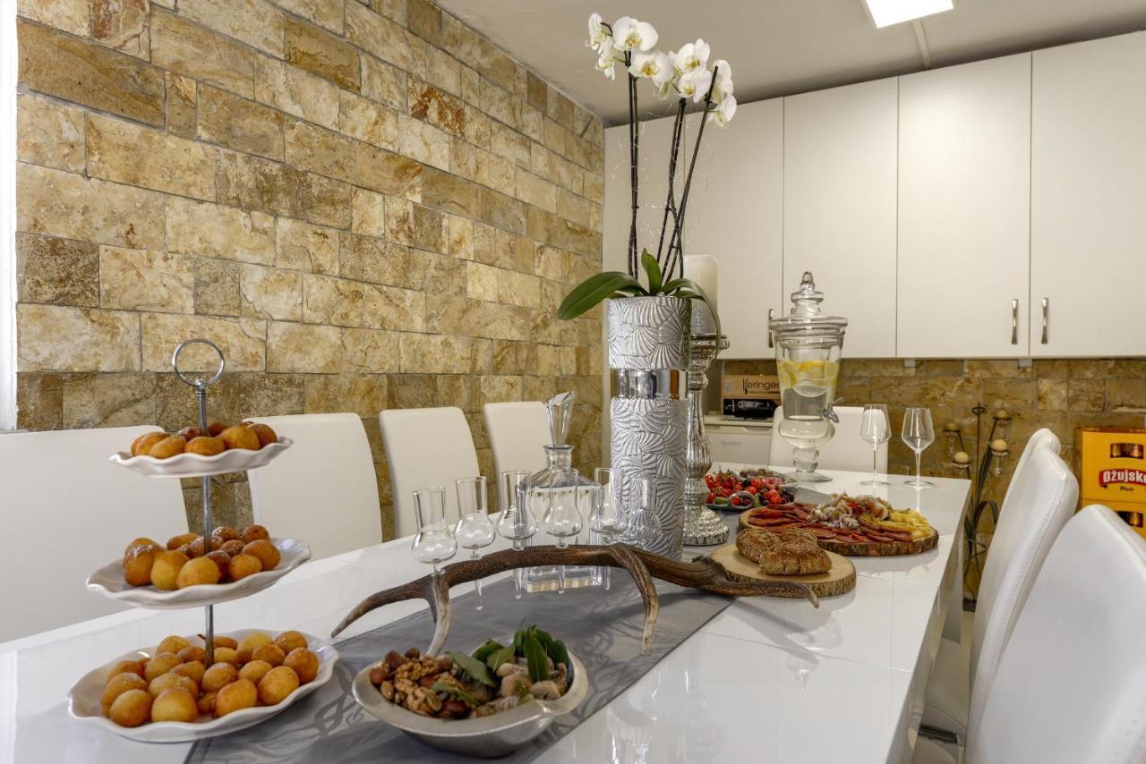 Apartamento Haus Lilli Mit Pool Ražanac Exterior foto